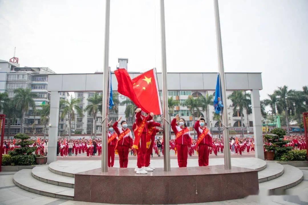 女人梦见帮水牛剪掉脚上的石头？游戏画面
